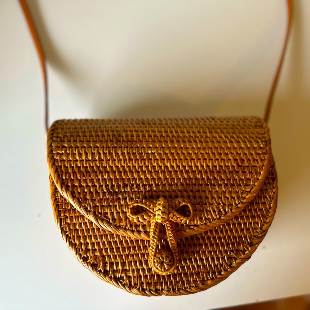 Wicker crossbody bag